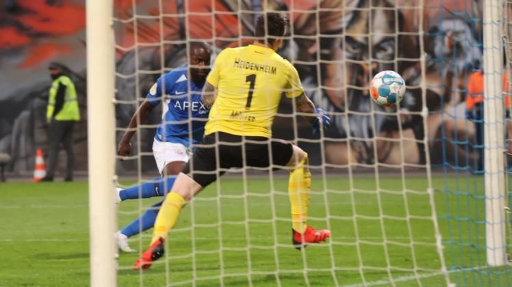 Tor für den FC Hansa: Ridge Munsy köpft den FC Hansa in der 120. Minute in die 2. Runde des DFB-Pokals