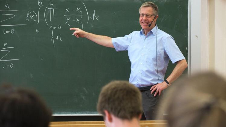 Professor Konrad Engel ist Vorsitzender des Aufgabenausschusses für die Mathematik-Olympiade in Deutschland.