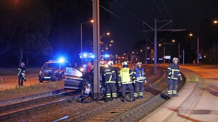 Ein folgenschwerer Verkehrsunfall hat sich am Freitagabend in der Rostocker Südstadt ereignet.