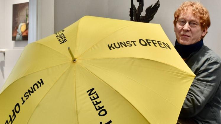 Die markanten gelben Schirme zieren zu „Kunst offen“ 2021 auch wieder Schwerin und sein Umland. Ursprünglich zu Pfingsten geplant, war die Kunsttour auf den August verschoben worden.