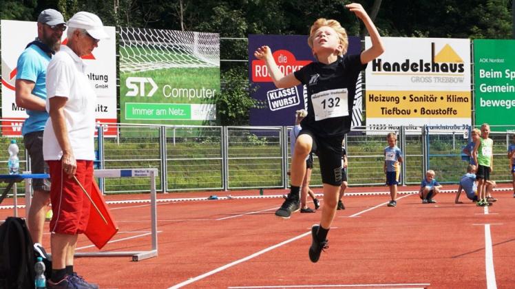 Starke Doberaner Ergebnisse durch Jakob Starke beim Stadionfest in Neustrelitz: Der Achtjährige wurde Zweiter im Weitsprung (3,16 Meter) und über 800 Meter (3:03,79 Minuten) sowie noch Dritter im Sprint (9,29 Sekunden).
