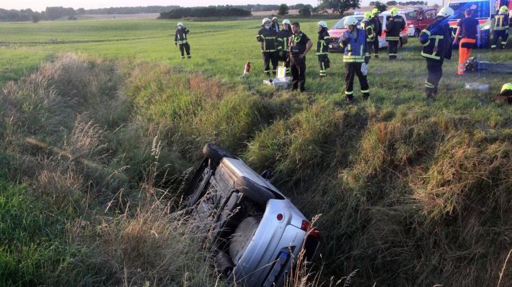 Schwerer Unfall auf einem Feld nahe Granzin, bei dem eine junge Frau ums Leben kam.