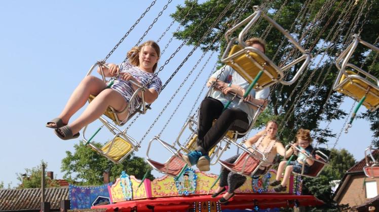  Foto zu Erster Jahrmarkt in Pinneberg seit Corona begeistert Kinder 
