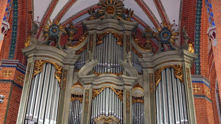 Die Kirchenmusikerin Jutta Reck wird die Orgel in der Pfarrkirche zum Klingen bringen, dazu ist der Sopran von Dorothea Rieger zu hören.