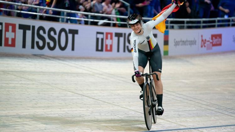 Anfang 2020 in Berlin durfte sich Lea Sophie Friedrich schon als zweifache Weltmeisterin feiern lassen. Bei Olympia will sie möglichst wieder ganz oben auf dem Treppchen stehen. Drei Chancen hat sie dafür: im Teamsprint. Keirin und Sprint.