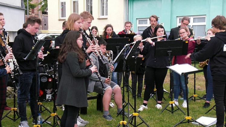 Auch im Garten der Kreismusikschule wird am Tag der offenen Tür musiziert. Auch im Garten der Kreismusikschule wird am Tag der offenen Tür musiziert.