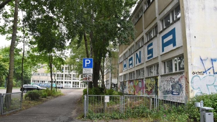 Der Schulkomplex in der Danziger Straße soll mit der Fertigstellung des Neubaus in der Schleswiger Straße stillgelegt werden.