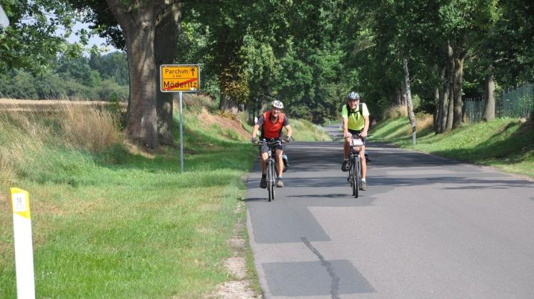 Bald müssen die Radfahrer zwischen Parchim und Möderitz nicht mehr auf der Straße fahren.