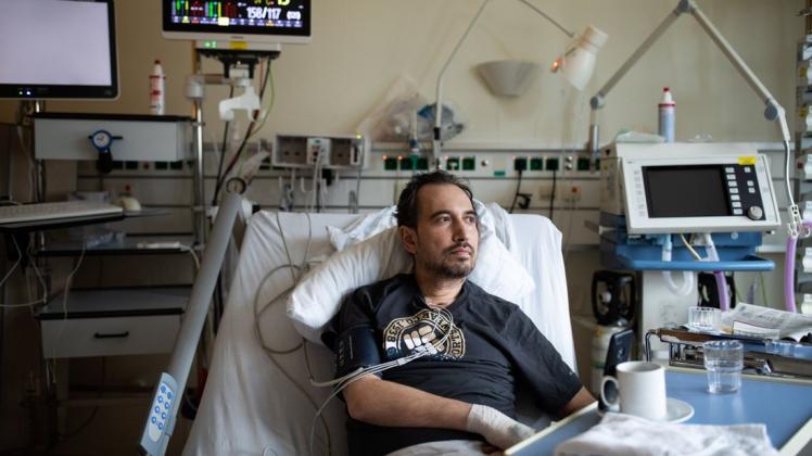 "Ich konnte meiner Frau nicht helfen. Ich konnte nicht sehen, wie meine Tochter zur Welt kommt." Der 39-jährige Osnabrücker Onur Öncül lag drei Monate auf der Covid-Intensivstation im Marienhospital.
