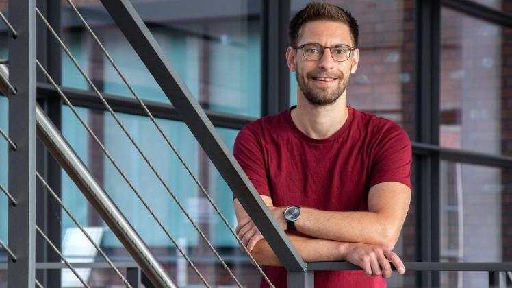 Widmet sich in seiner Forschung als Physiker seinem Herzensthema: Doktorand Tim Völzer forscht mit modernsten Methoden für erneuerbare Energien. Widmet sich in seiner Forschung als Physiker seinem Herzensthema: Doktorand Tim Völzer forscht mit modernsten Methoden für erneuerbare Energien.