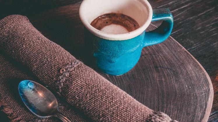 Bei einer Tasse Kaffee in ruhiger Umgebung kann es leichter fallen, über das Erlebte zu sprechen.