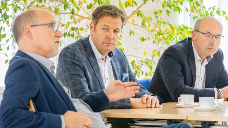 Im Gespräch mit shz.de äußerten sich die Diako-Chefs zu den Vorwürfen der Mitarbeiter: (von links) Rektor Dirk Outzen, der kaufmännische Vorstand Martin Wilde und Geschäftsführer Ingo Tüchsen.