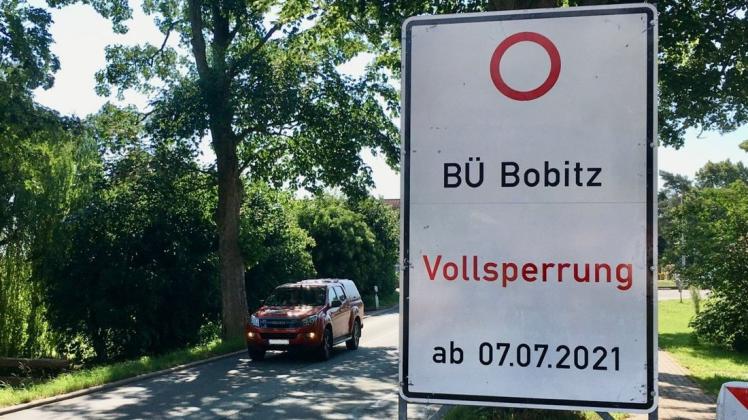 In Bobitz geht ab dem 7. Juli nichts mehr. Bauarbeiten erfordern eine Erweiterung der bestehenden Baustelle an der Bundesstraße 208. Eine Umleitung ist ab Mühlen Eichsen ausgeschildert. In Bobitz geht ab dem 7. Juli nichts mehr. Bauarbeiten erfordern eine Erweiterung der bestehenden Baustelle an der Bundesstraße 208. Eine Umleitung ist ab Mühlen Eichsen ausgeschildert.