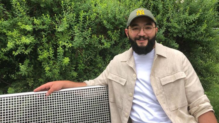 Kann es immer noch nicht richtig glauben: Semih Atmaca (31) aus Lübeck bekommt drei Jahre lang jeden Monat 1200 Euro überwiesen. Kann es immer noch nicht richtig glauben: Semih Atmaca (31) aus Lübeck bekommt drei Jahre lang jeden Monat 1200 Euro überwiesen.