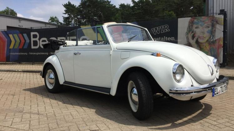 Was für ein Schmuckstück: Hans Fischer aus Lingen hat den VW Käfer vor 35 Jahren gekauft - und ihn bis heute gepflegt und gehegt.
