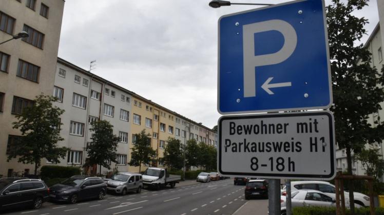 Unter anderem in der Dethardingstraße im Hansaviertel dürfen Anwohner mit dem Bewohnerparkausweis H1 parken.