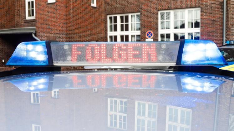 Flucht mit hoher Geschwindigkeit: Ein 24-Jähriger Bremer ohne Führerschein wollte einer Polizeikontrolle entkommen.