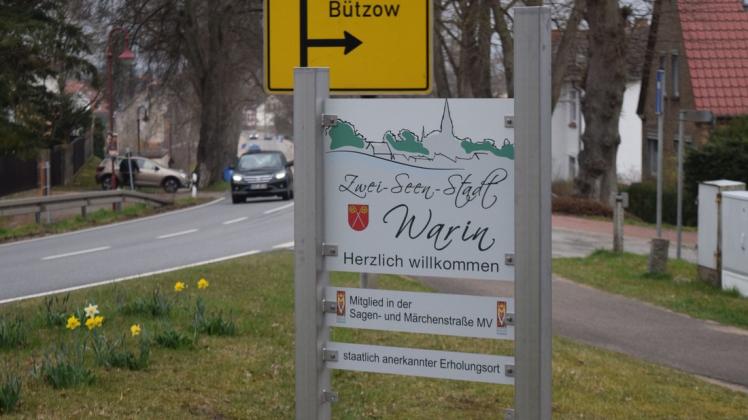 Spezieller Willkommensgruß der Stadt Warin an der Bundesstraße 192, aus Richtung Blankenberg kommend.