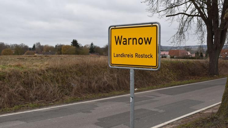 Hier am Ortseingang von Warnow ist der Hinrichsbarg. Dort ist Platz für neue Eigenheime.