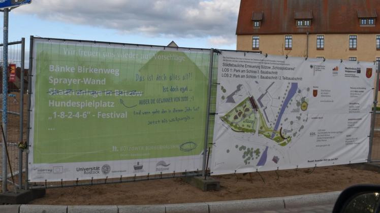 Im vergangenen Jahr waren sie blau, in diesem Jahr grün: die Werbeplakate, die dazu aufrufen, Ideen für den Bützower Bürgerhaushalt einzureichen. Dieses Plakat hängt am Bauzaun am Bützower Schlossplatz