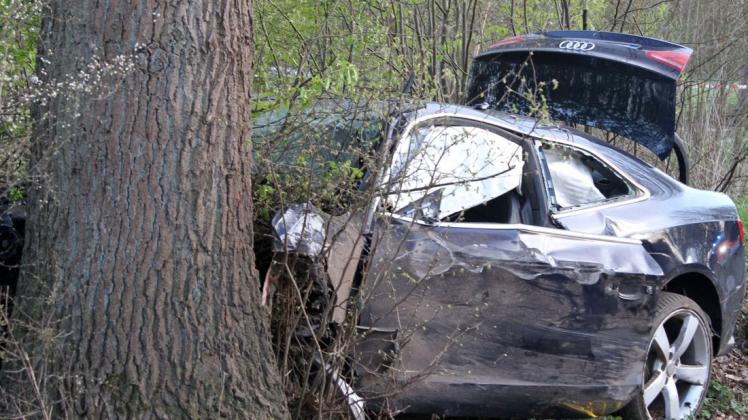 Dem 68-Jährigen aus Norderstedt kam jede Hilfe zu spät. Der Audi-Fahrer starb noch an der Unfallstelle.
