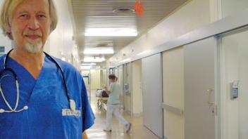 Wolfgang Wodarg in seiner damaligen Funktion als Arzt im Schleswiger Krankenhaus.