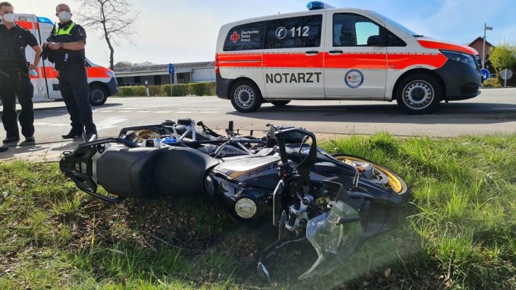 Auf der Bundesstraße 214 in Gehrde stieß am Samstagnachmittag ein Transporter mit einem Motorrad zusammen.