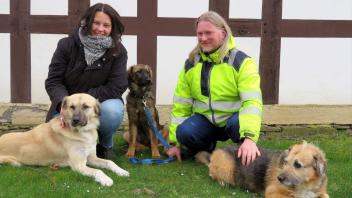 Sandra und Marco Thies und ihre drei Hunde.