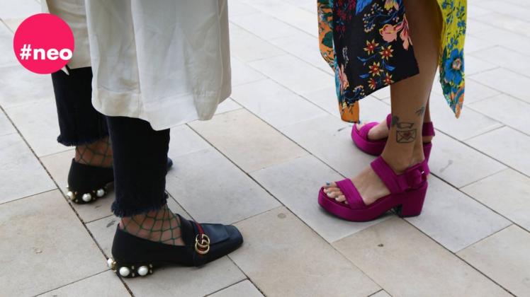 Bequeme Loafers und farbenfrohe Sandalen mit Blockabsatz – das sind die Schuhtrends im Sommer 2021.