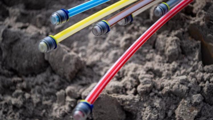 Stadtwerke Schwerin bauen ihr Glasfasernetz aus. MV ist dennoch Schlusslicht bei schnellem Internet.