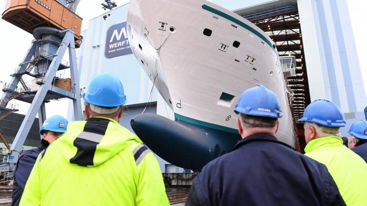 Den angeschlagenen MV Werften geht das Geld aus. Es reicht nur noch drei Wochen. Foto: Stefan Sauer/dpa