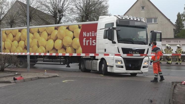 Schwerer Unfall in Hemelingen: Ein Mann ist von einem Lastwagen erfasst worden. Schwerer Unfall in Hemelingen: Ein Mann ist von einem Lastwagen erfasst worden.