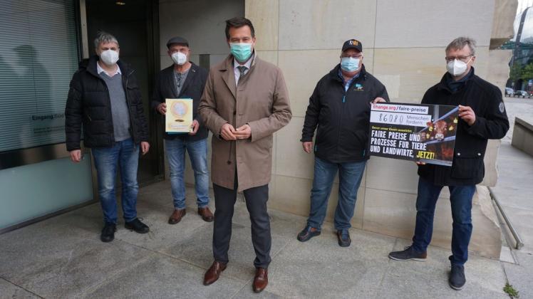Ralf Thormählen, Dr. Bernd Linke, Dr. Gero Hocker (FDP), Matthias Hantel, Henning Helms unterstützen die Petition.