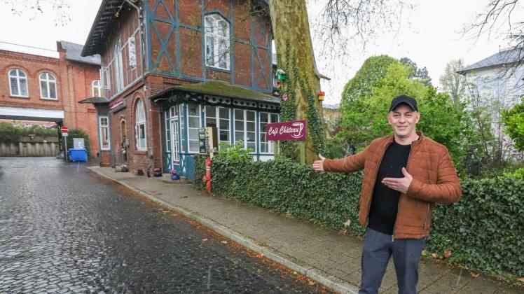 Yücel Yavuzcan vom Café Chateau auf dem Nordwolle-Gelände wollte auf 13 Metern "I love Delmenhorst" vor seinem Café anbringen.