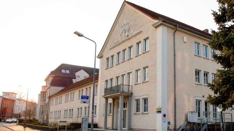 Seit Jahren ist das Studierendenwerk Rostock-Wismar, nach Aussage des Geschäftsführers Kai Hörig, unterfinanziert. Seit Jahren ist das Studierendenwerk Rostock-Wismar, nach Aussage des Geschäftsführers Kai Hörig, unterfinanziert.