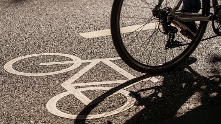 Ein Fahrradfahrer verletzte sich bei einem Unfall.