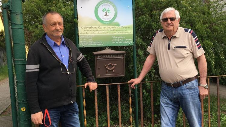Der Geschäftsführer des Kreisverbandes Gartenfreunde, Uwe Falk (l.), und der 1. Vorsitzende Gerhard Bretschneider fordern mehr Unterstützung von den Kommunen für die Kleingartenvereine.