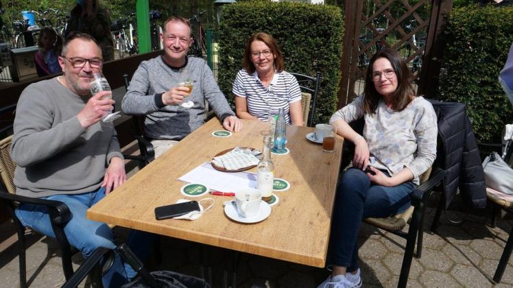 Rainer, Holger, Petra und Christine Ley (von links) genießen ihren Feiertags-Ausflug nach Steinkimmen.