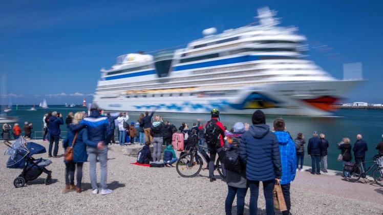 Ab 1. Juli soll die "Aidasol" von Warnemünde aus wieder mit Touristen an Bord für Kurzreisen in See stechen.