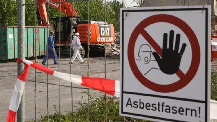 Für die Entsorgung von Asbest gelten besondere gesetzliche Regelungen.