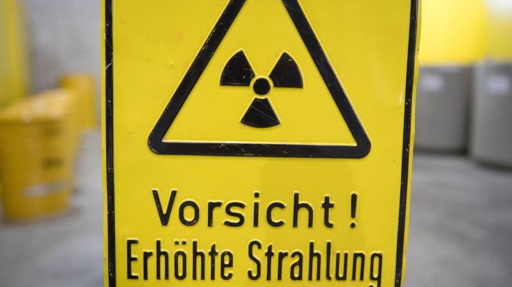Radioaktive Strahlung könnte bei einem Unfall in einem geplanten polnischen AKW auch Rostock erreichen. Das Rathaus will nun bei der Bundesregierung um Mitsprache werben.