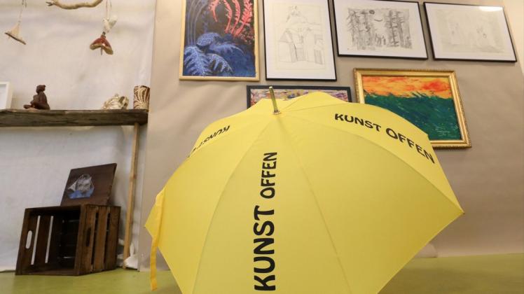 Gelbe Schirme suchen Kunstinteressierte dieses Jahr zu Pfingsten vergeblich. Auch im Amt Neuhaus wurde "Kunst offen" nun vorerst abgesagt.