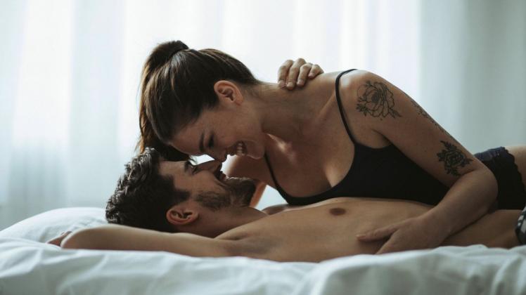Slow Sex kann eine neue Komponente ins Liebesspiel von Paaren bringen.