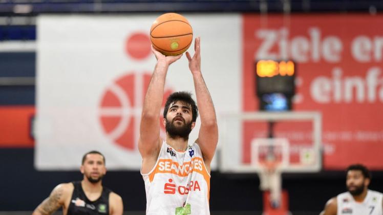 Behnam Yakhchali spielt auch in den nächsten zwei Jahren bei den Rostock Seawolves. Behnam Yakhchali spielt auch in den nächsten zwei Jahren bei den Rostock Seawolves.
