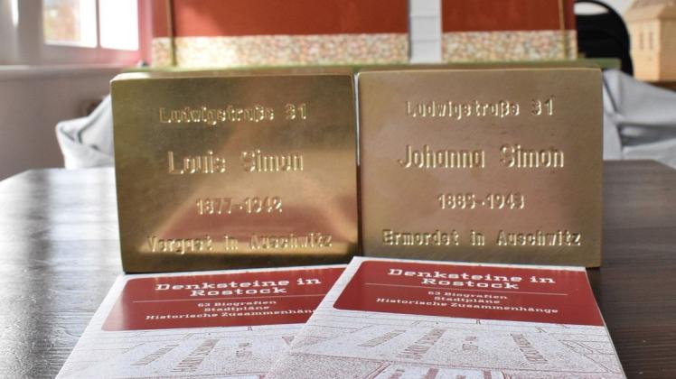 Ab Mittwoch erinnern die Gedenksteine für Johanna und Louis Simon in der Rostocker Ludwigstraße 31 an das Schicksal der beiden ermordeten Juden.