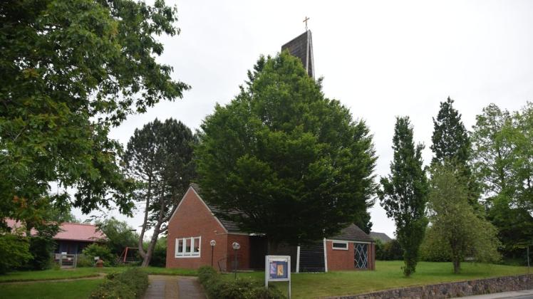 Die 2020 entwidmete Kapelle in Loose und das über 2300 Quadratmeter große Grundstück in der Dorfstraße sind jetzt von der Gemeinde gekauft worden. Ein Teil des Areals könnte für den benachbarten Kindergarten genutzt werden.