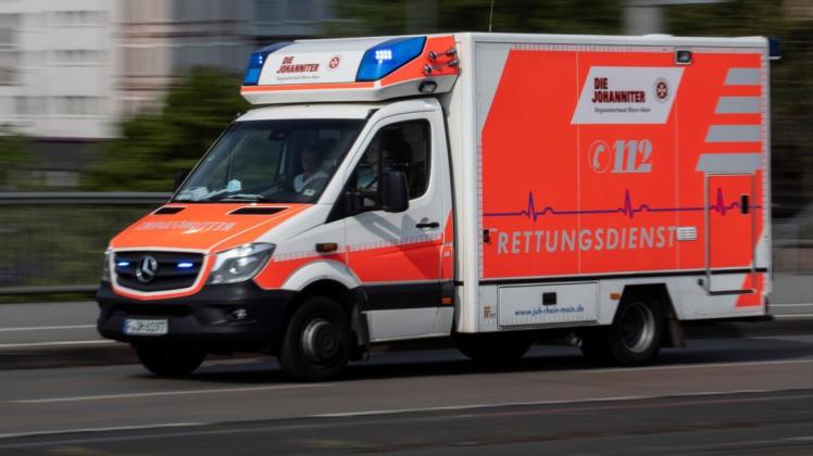 Bei einem Zusammenstoß zweier Radfahrer bei Dörpen ist eine Person schwer verletzt worden. Die Polizei vermutet, dass bei dem Unfall Alkohol im Spiel gewesen sein soll.