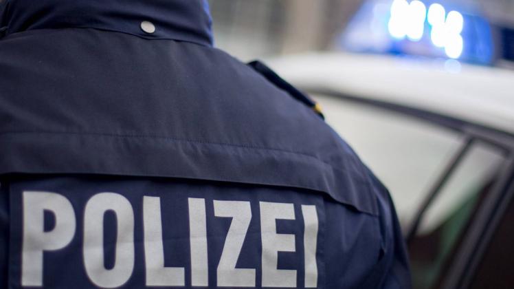 Die Polizei traf in Bremen auf eine Gruppe junger Männer, die von einer anderen Gruppe verletzt und mit Pfefferspray attackiert wurden.
