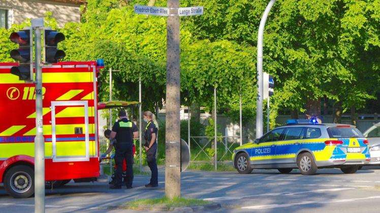 Bei einem Unfall auf der Friedrich-Ebert-Allee in Delmenhorst hat sich ein E-Scooter-Fahrer am Montagabend schwer verletzt.
