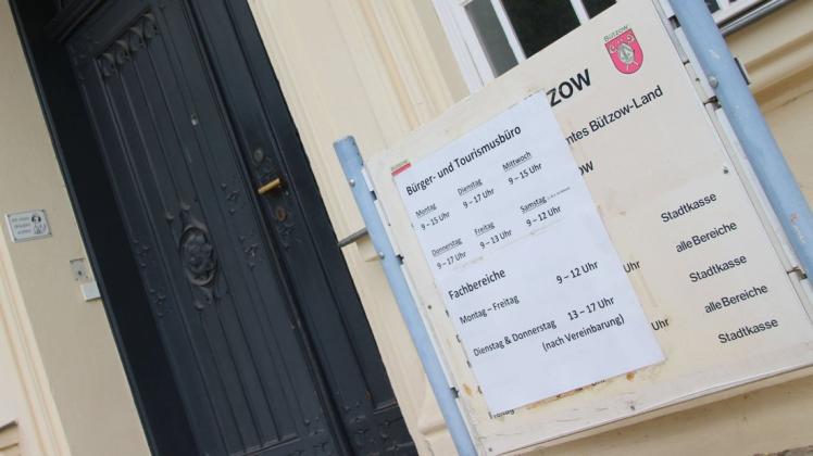 Das Bützower Rathaus hat genau wie das Schwaaner wieder für den Besucherverkehr geöffnet.